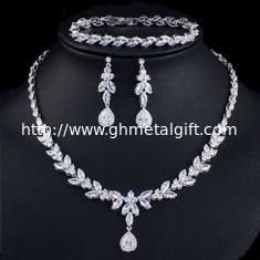 China Silver Necklace Jewelry Set Necklace Earrings Jewelry Dainty Bridal Cz Waterdrop Wedding Ring Jewelry Set supplier