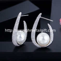 China Luxury Pearl Earrings Micro-inlay CZ Earring Pendant Fashion Women Pearl Earring Jewelry Wedding Bridal Earrings supplier